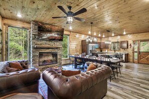 Interior - Best Family Cabin - Indoor Pool, Cinema, Arcade, Putt Putt, Spa, Fire Pit, Creek (Sevierville)