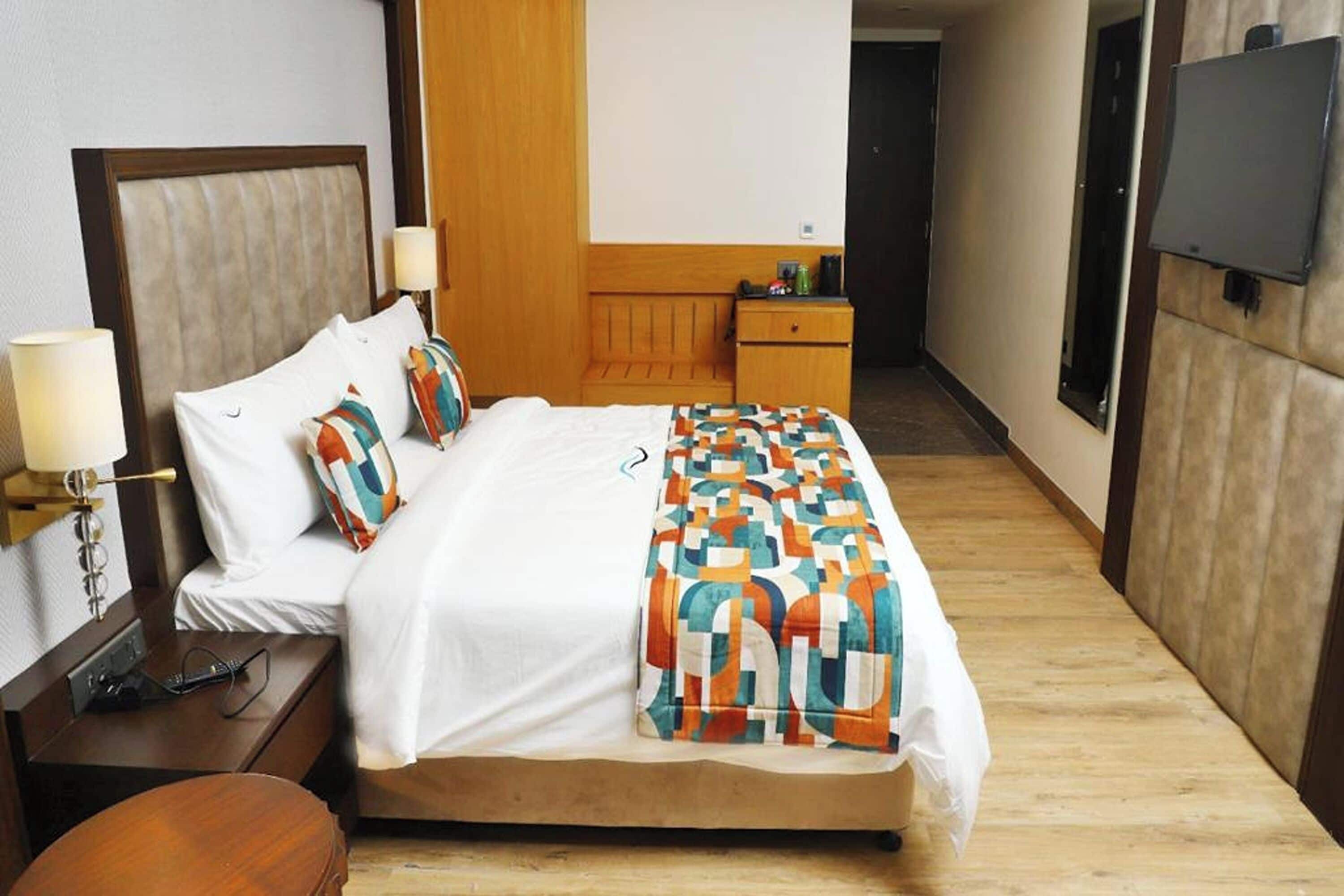 executive room | 1 bedroom, premium bedding, in-room safe, desk
