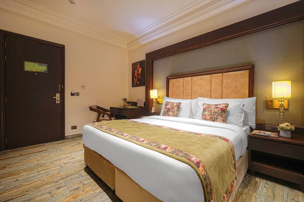 Deluxe Room - 15% Off on F&B with Early Check-in/Late Check-out (Subject to Availability) | Premium bedding, down comforters, memory foam beds, in-room safe