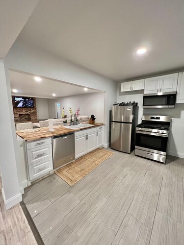 Super Spacious 3 Bedroom House, w/2 Living Rooms and Close to Everything 