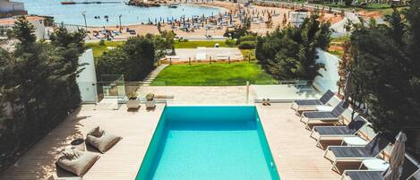 حمّام سباحة مُدفَّأ