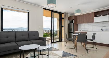 Modern 1-Bedroom With Lovely Views, Netflix
