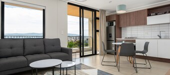Modern 1-Bedroom With Lovely Views, Netflix