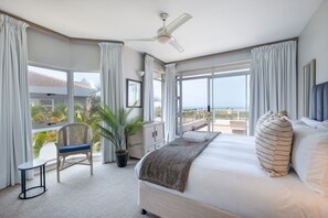 3 bedrooms, iron/ironing board, internet, bed sheets - Spacious Family Holiday Home, Sea View, Gas BBQ (Cape Town)