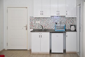 Deluxe Room | Private kitchen