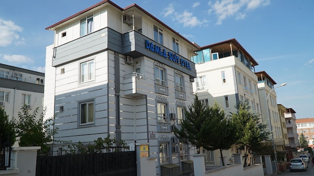 A multi-story building with a sign reading "DAMLA SUIT OTB". - Damla Suit Otel (Gaziantep)