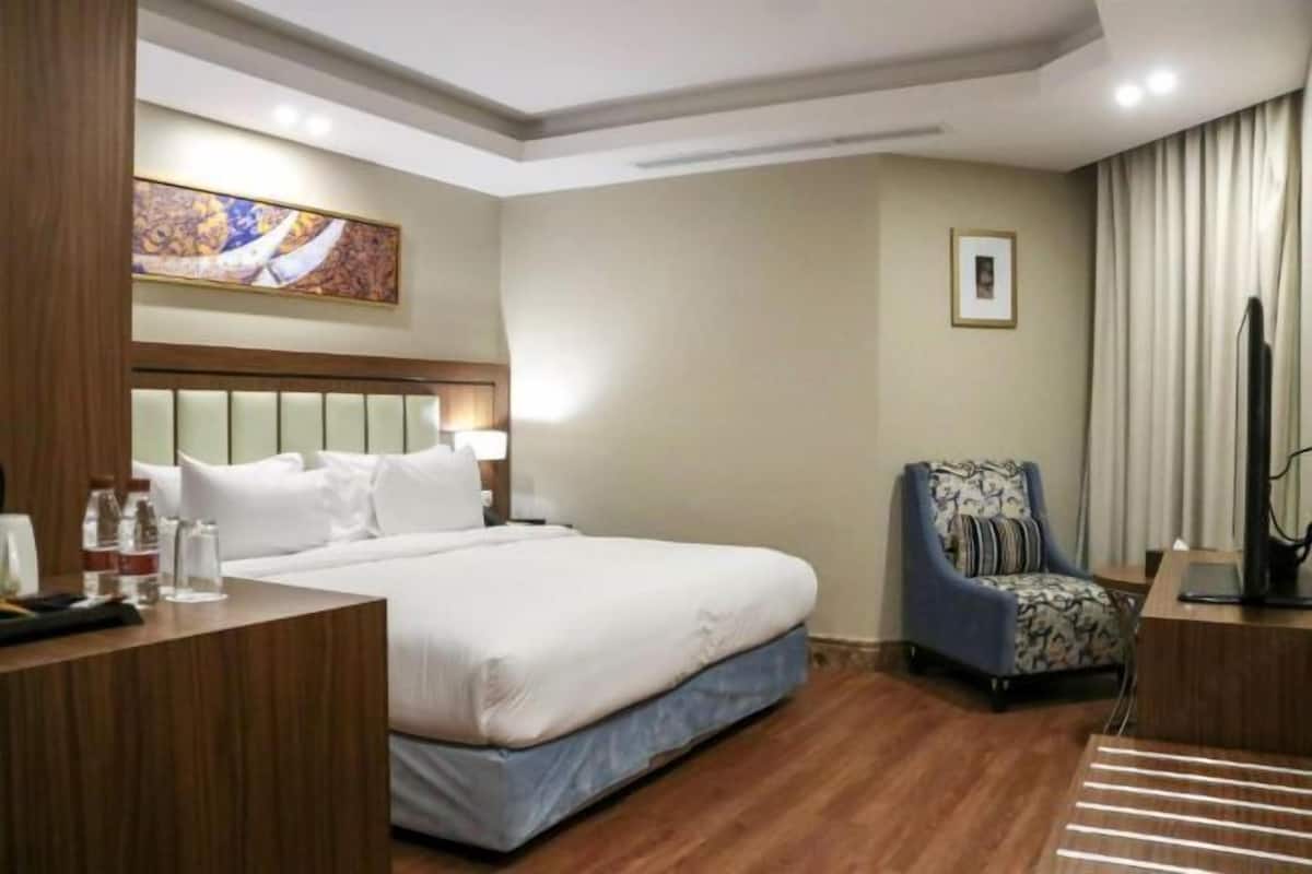 In-room safe, soundproofing, iron/ironing board, WiFi (free)