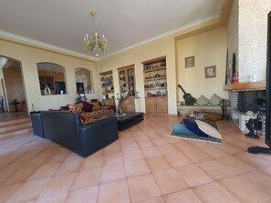 65-inch Smart TV with satellite channels, fireplace, video game console - Lara House (Agadir)