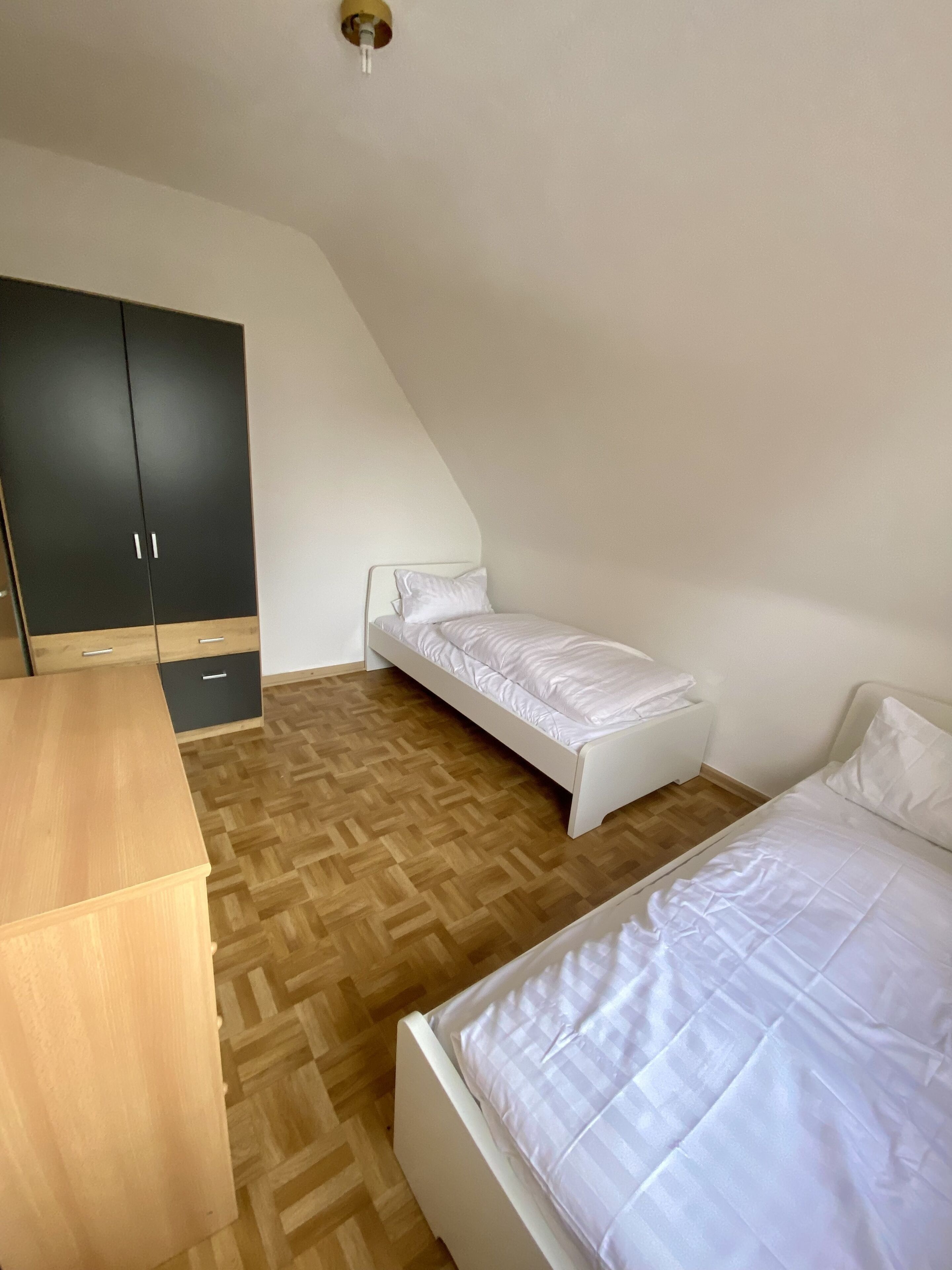 2 室のベッドルーム、WiFi (無料)、ベッドシーツ