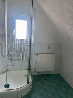 Shower, soap, toilet paper - Gemütliches Ferienhaus "rudi" im Südharz (Nordhausen)