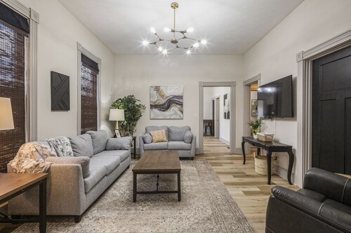 Luxury @  LaFayette Place, downtown New Albany. Minutes to Louisville.
