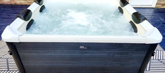 The Blissful Hideaway w/ large backyard, jacuzzi and two connecting decks