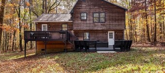 The Blissful Hideaway w/ large backyard, jacuzzi and two connecting decks
