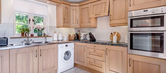 Wood Lodge - Two Bedroom House, Sleeps 4