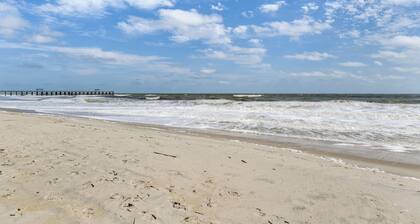 Fernandina Beach Paradise: Steps to Shore!