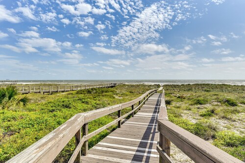 Fernandina Beach Paradise: Steps to Shore!