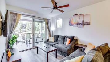 Apartment (2 Bedrooms) | Front of property