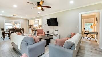 House (4 Bedrooms) | Interior