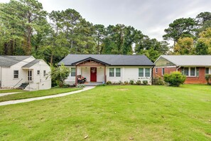 Interior - Updated Atlanta Home ~ 5 Mi to Downtown! (Atlanta)