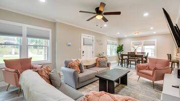 House (4 Bedrooms) | Interior