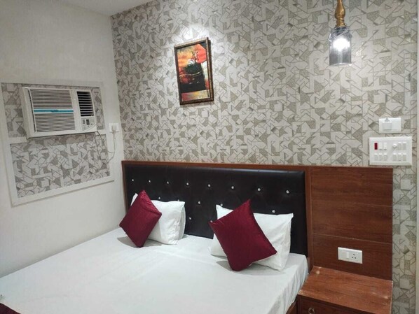 4 bedrooms, WiFi, bed sheets