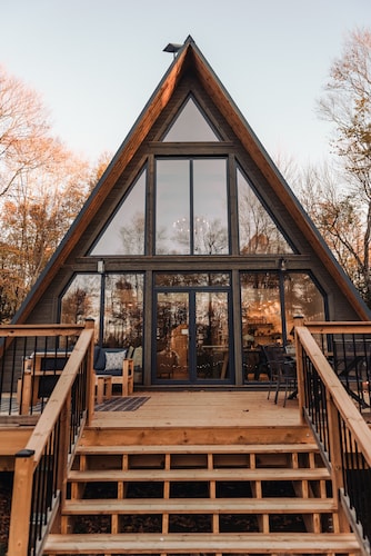 A-Frame on 6 Acres: Cedar Sauna, Privacy, Nature