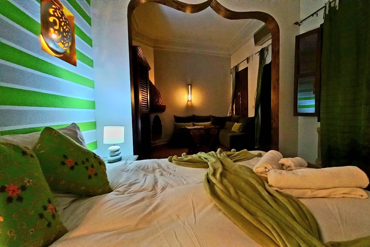Junior Suite | Living area | Video-game console