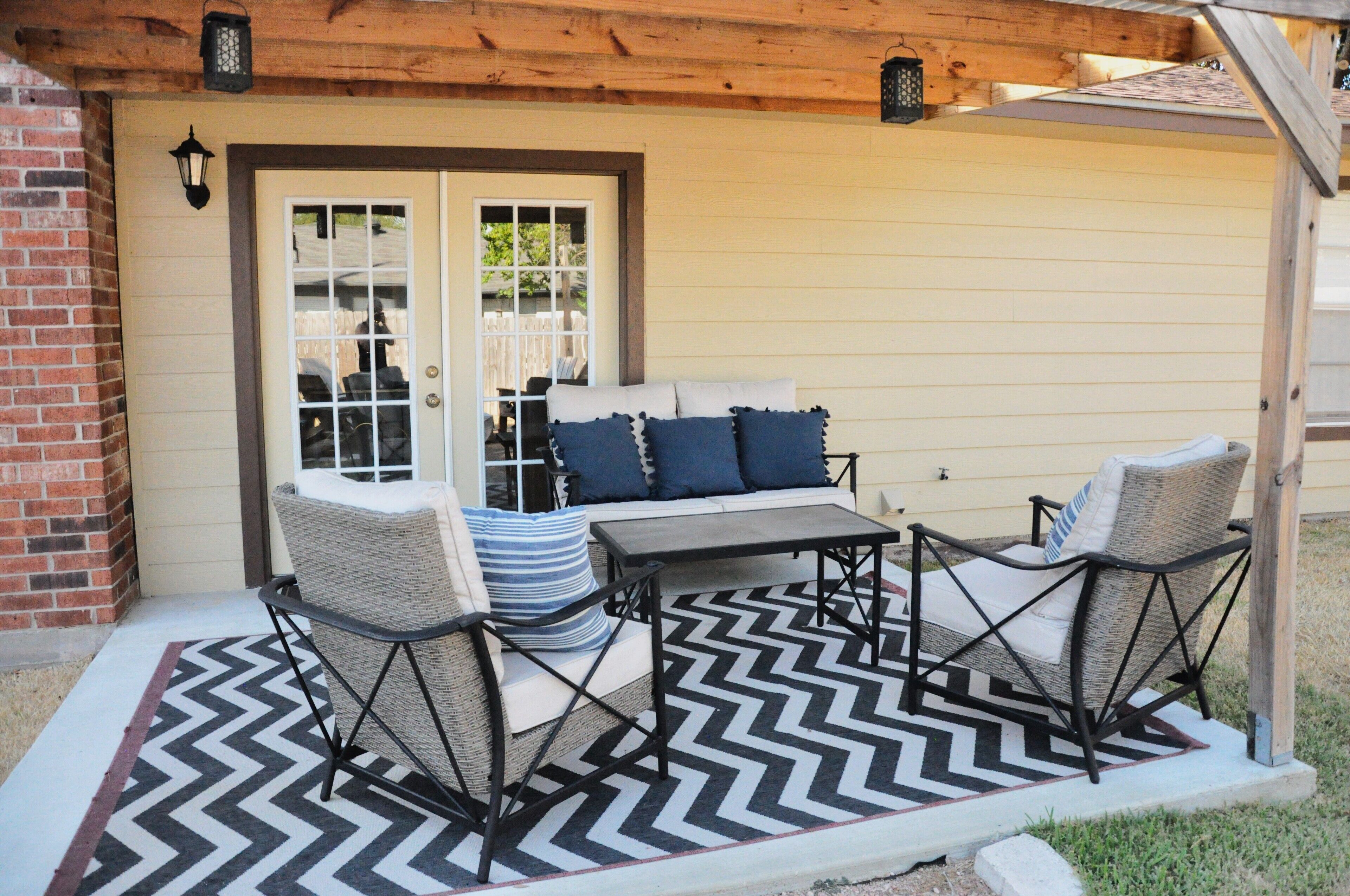 Near Kyle Field 3 Bedroom & Two Bath With Outdoor Fire Pit! 