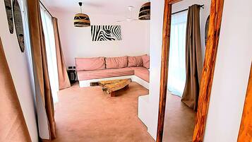 Deluxe Suite | In-room safe, laptop workspace, blackout curtains, free WiFi