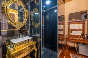 Deluxe Room, 1 Queen Bed | Bathroom - Valeria Antique 1892 Sultanahmet (Istanbul)