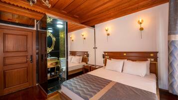 Deluxe Room, 1 Queen Bed | In-room safe, iron/ironing board, free WiFi