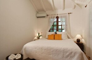 1 bedroom, bed sheets