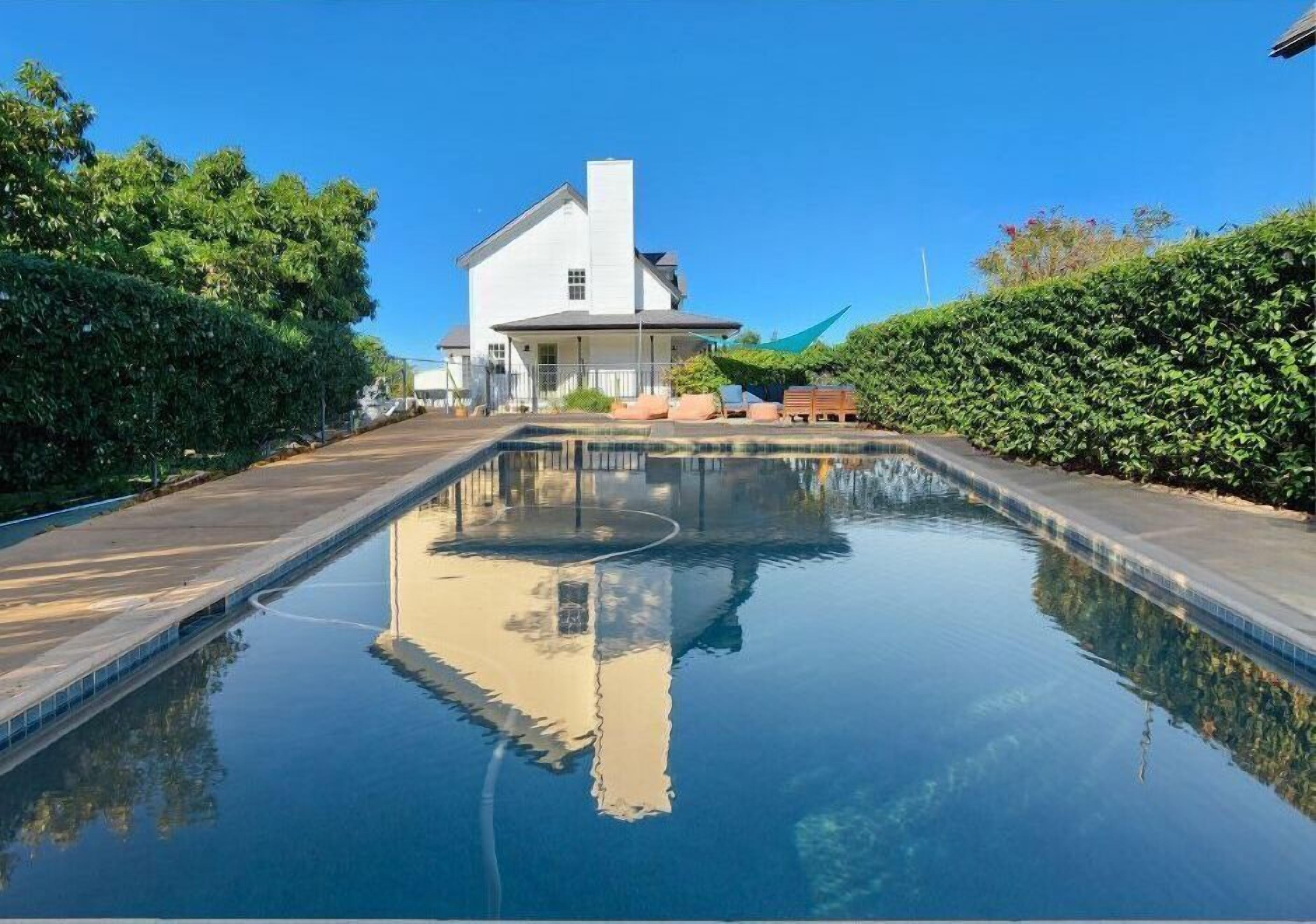 Entire Property: 3 Homes, Saltwater Spa and Pool, Avocado Orchard