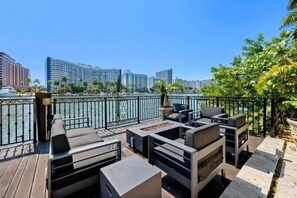 Property grounds - Waterfront Miami Beach Mansion, Pool, Ping Pong, Grill, Gated (Miami)