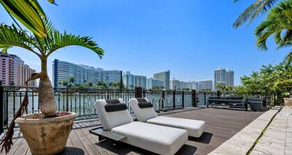 Miami Beach Waterfront Mansion, Pool, Ping Pong, Grill, Guest House, Gated