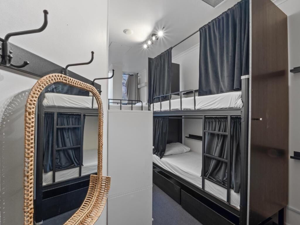 Female Only Pod 6 Bed Room - Ensuite