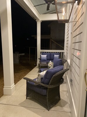 Terrace/patio - Beautiful/Stylishly decorated 3b/3b! Luxurious and spacious. Minutes to Square. (Oxford)