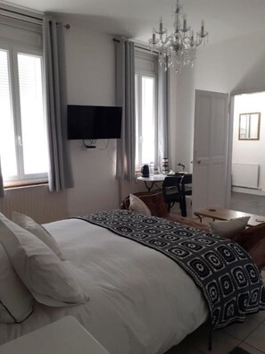 1 غرفة نوم ومكواة/لوح كي وواي فاي وملاءات أسرّة