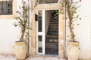 4 bedrooms - Bowie's Rooms (Noto)