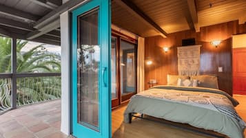 5 bedrooms, desk, free WiFi, bed sheets