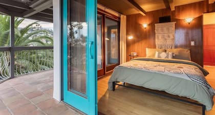 Hollywood Hills 5BR Villa with Incredible Views