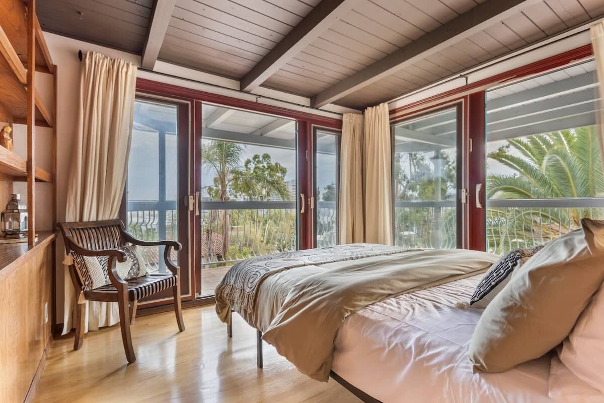 5 bedrooms, desk, free WiFi, bed sheets