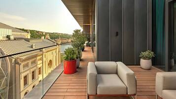 Executive Suite, 1 Bedroom, Non Smoking | 1 bedroom, premium bedding, memory foam beds, minibar