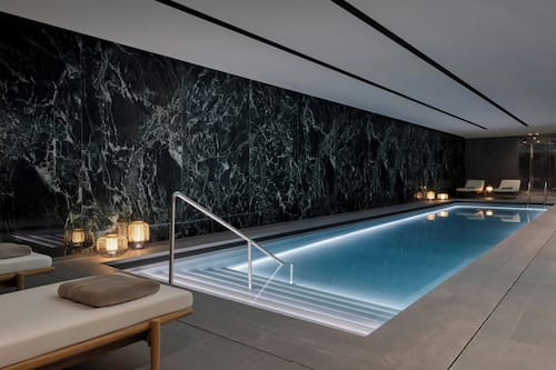 Piscine intérieure