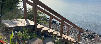 Eve's Place Lakeside Cabin 2: Pet Friendly!