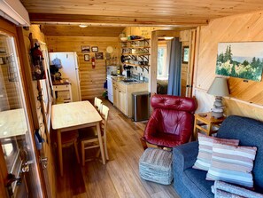 TV - Eve's Place Lakeside Cabin 4: Pet Friendly! (Grand Marais)