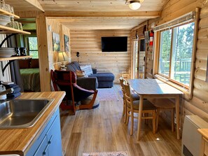 TV - Eve's Place Lakeside Cabin 4: Pet Friendly! (Grand Marais)
