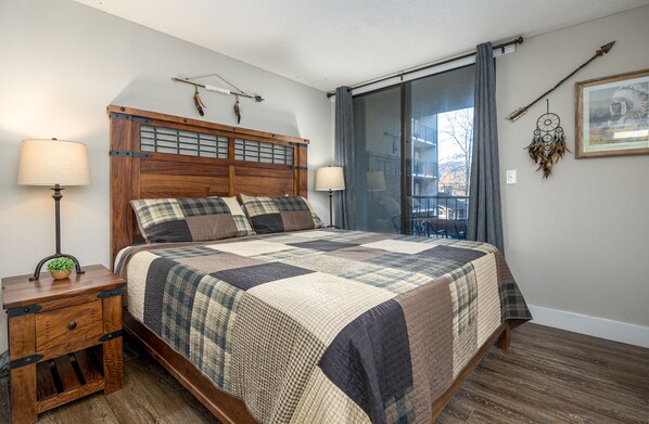 1 bedroom, WiFi, bed sheets - Cozy downtown condo that feels like home! (Gatlinburg)