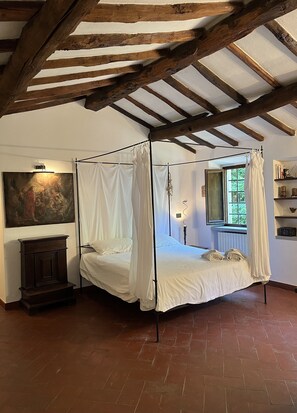 Villa | 2 bedrooms, free cots/infant beds, free WiFi, bed sheets