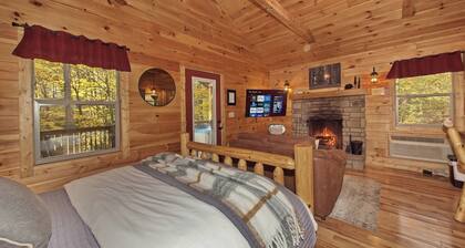 Secluded Cozy Cabin - Hot Tub, Fire Pit, Fireplace
